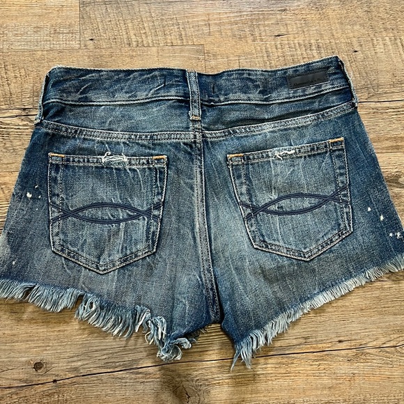 Abercrombie & Fitch paint splatter low rise shorts - Picture 2 of 8